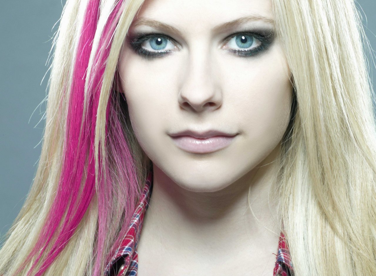 Avril Lavigne leaked wallpapers