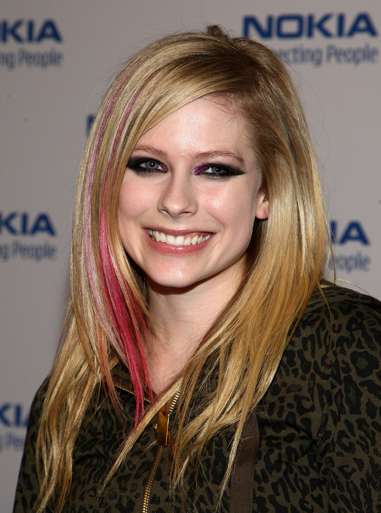 Avril Lavigne leaked wallpapers