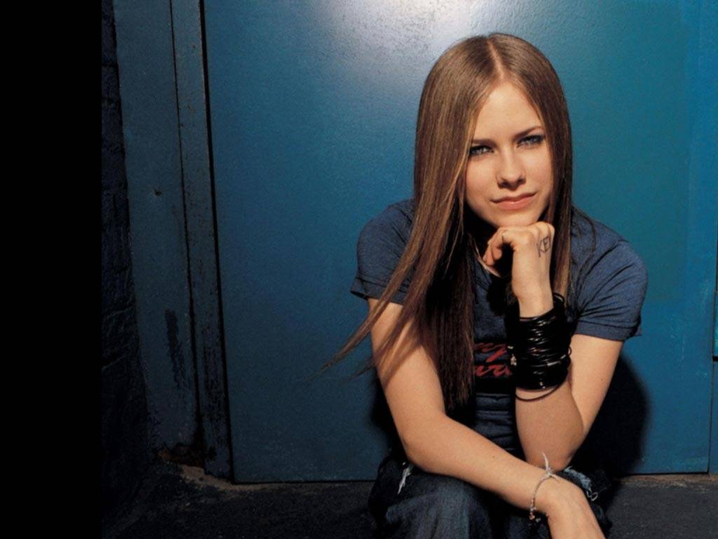 Avril Lavigne leaked wallpapers