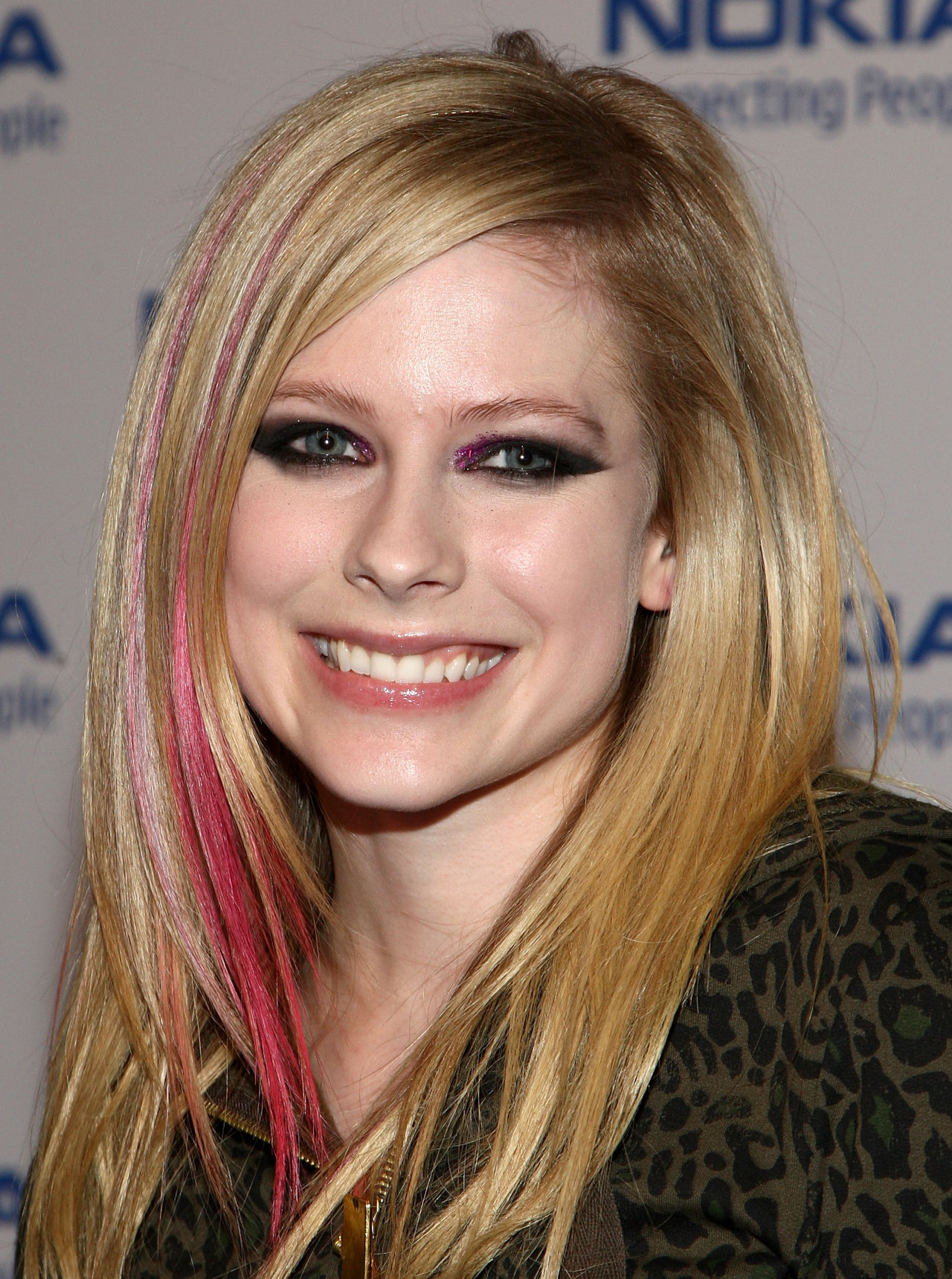 Avril Lavigne leaked wallpapers