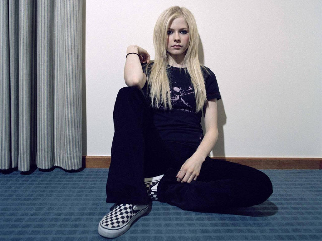 Avril Lavigne leaked wallpapers