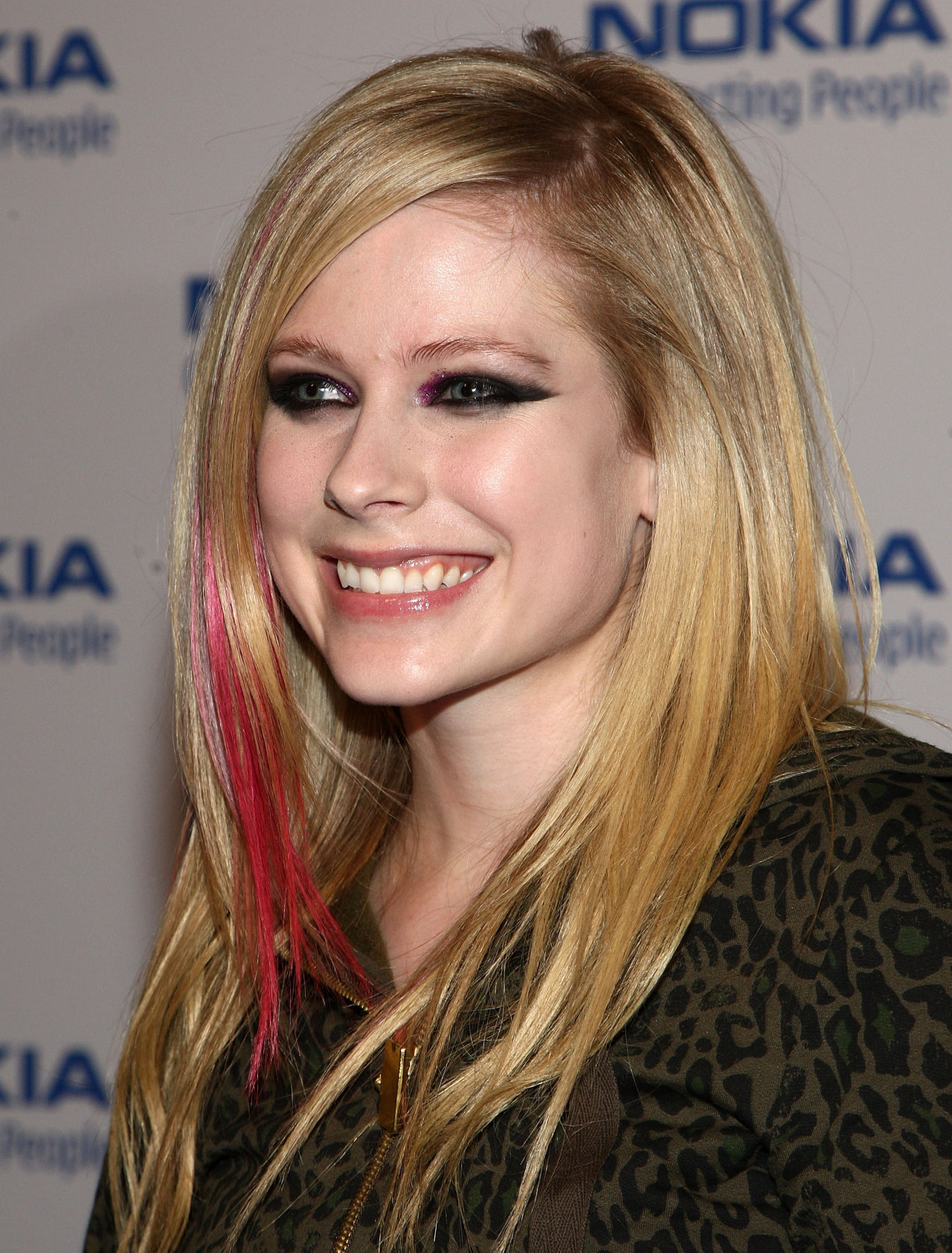 Avril Lavigne leaked wallpapers