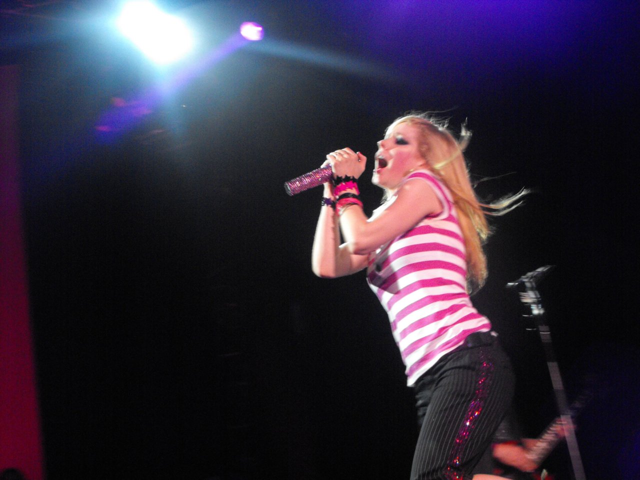 Avril Lavigne leaked wallpapers