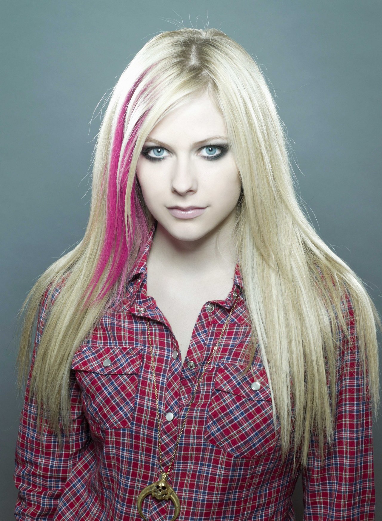 Avril Lavigne leaked wallpapers