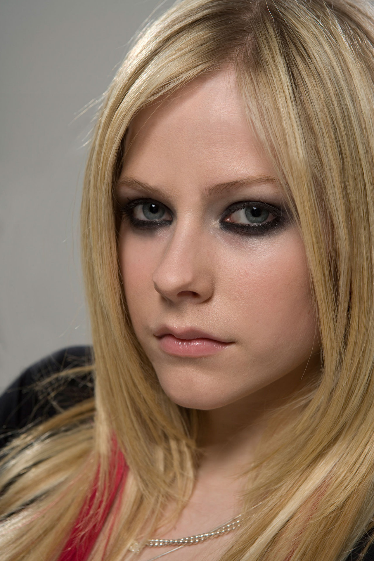 Avril Lavigne leaked wallpapers