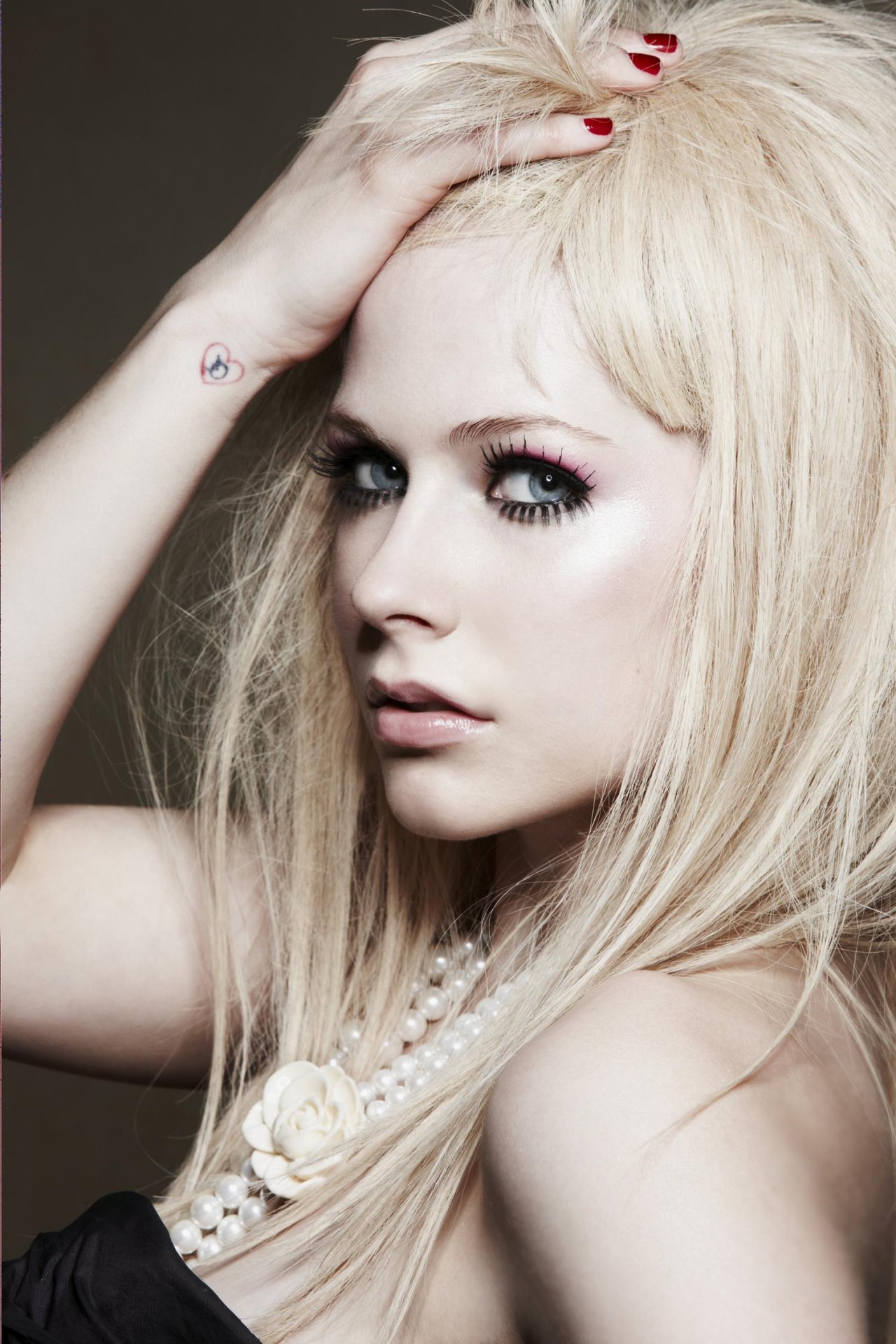 Avril Lavigne leaked wallpapers