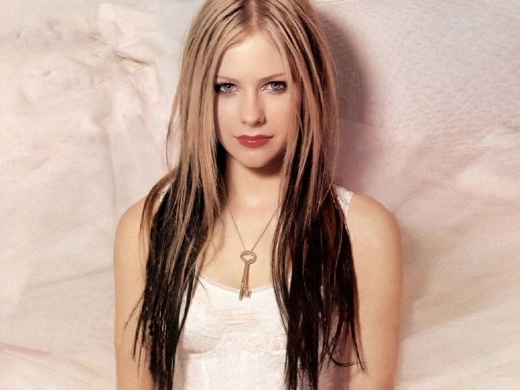 Avril Lavigne leaked wallpapers