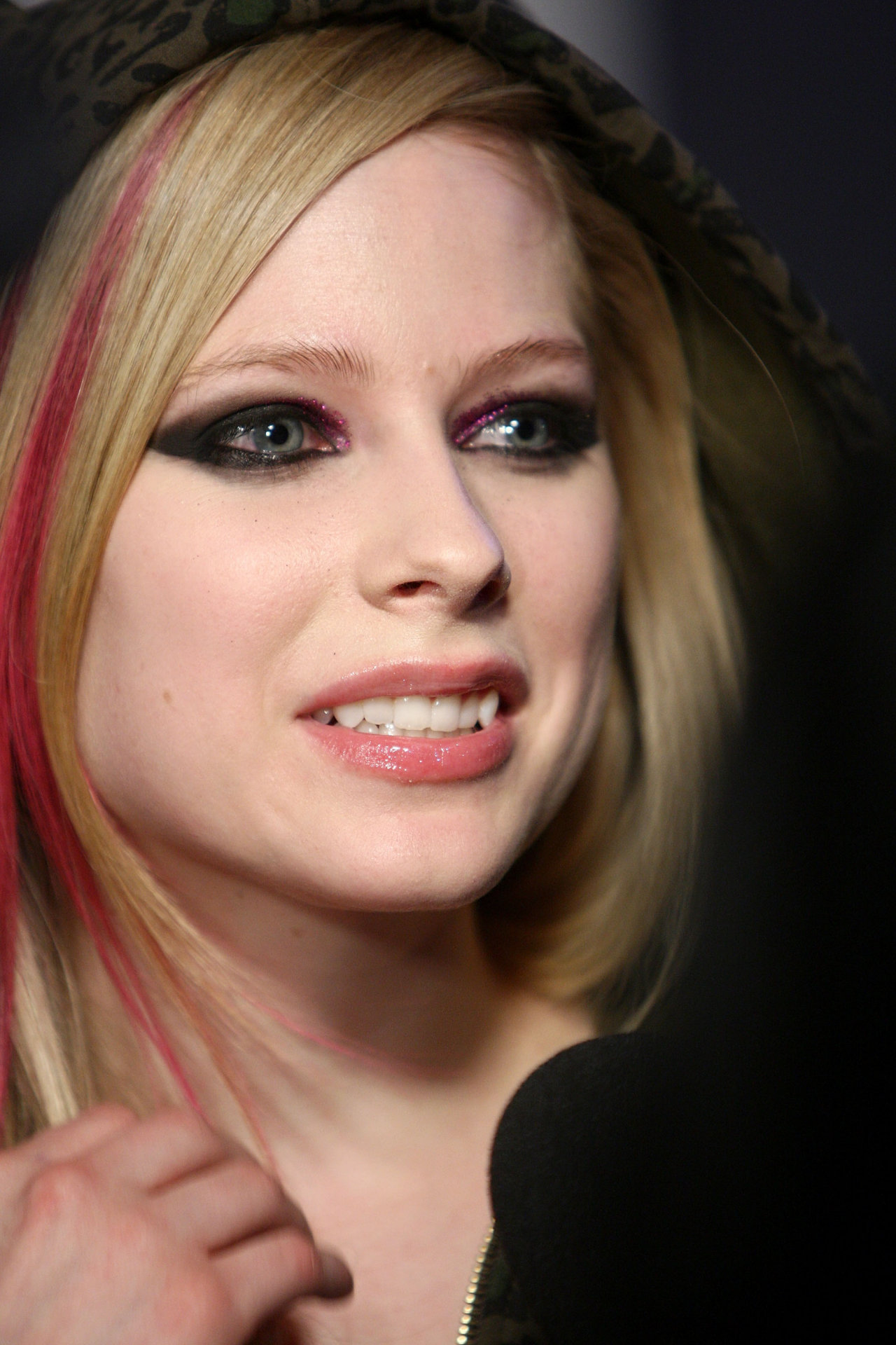 Avril Lavigne leaked wallpapers