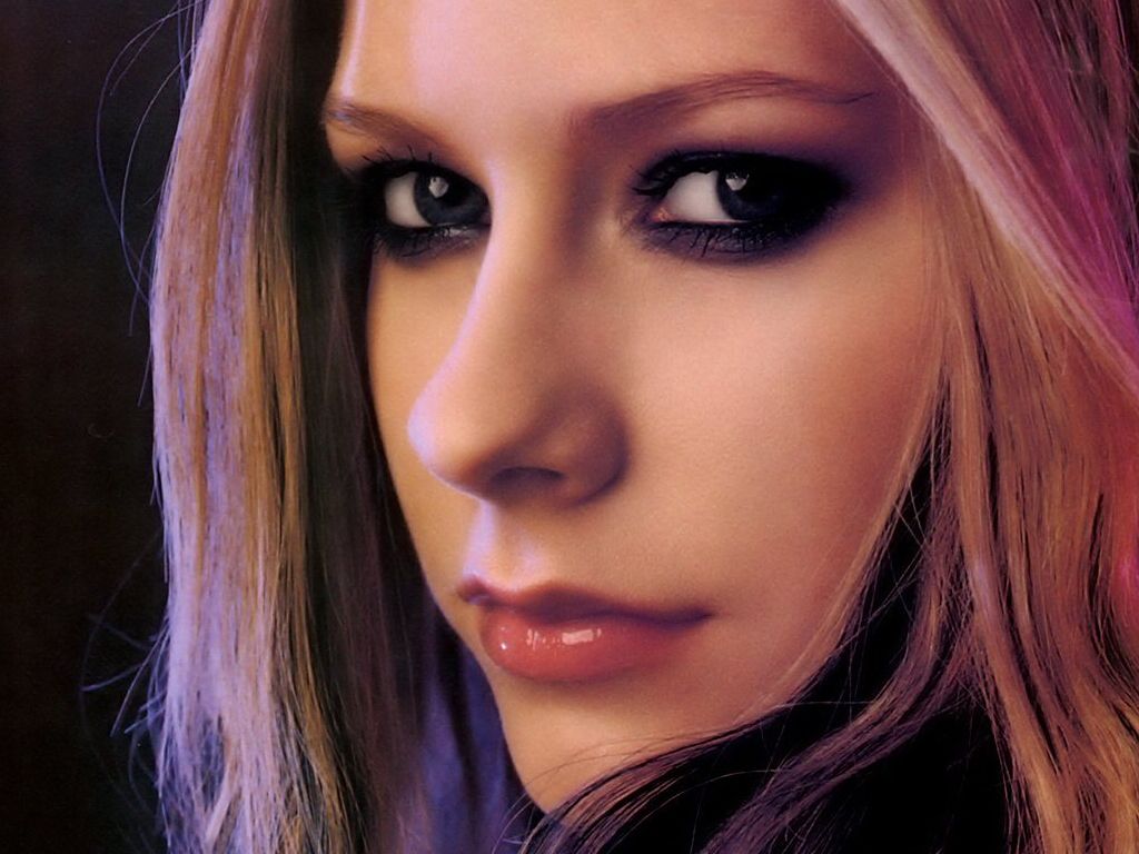 Avril Lavigne leaked wallpapers