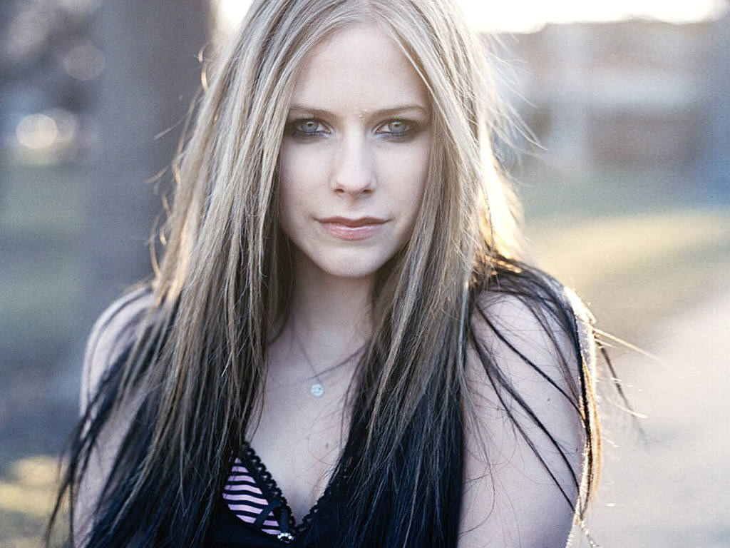 Avril Lavigne leaked wallpapers