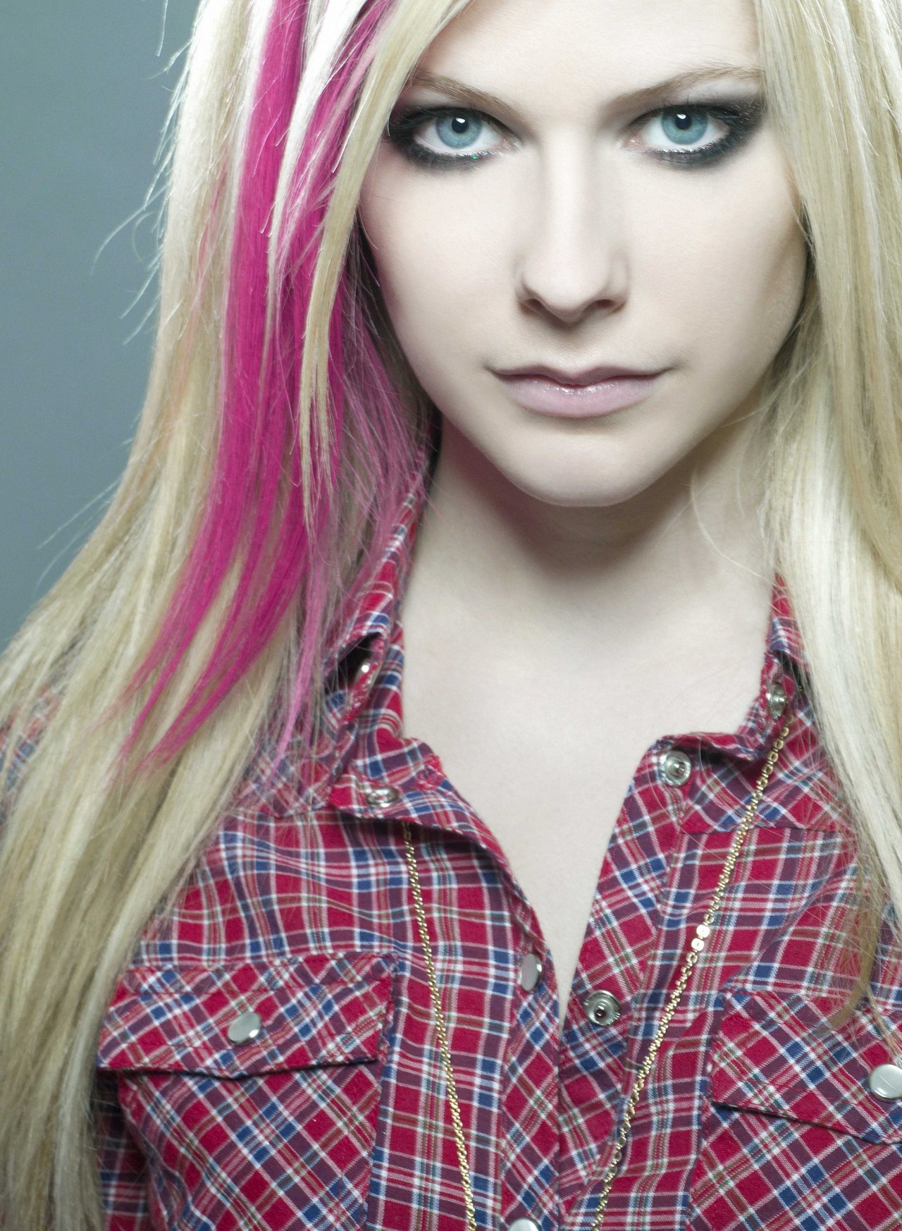 Avril Lavigne leaked wallpapers