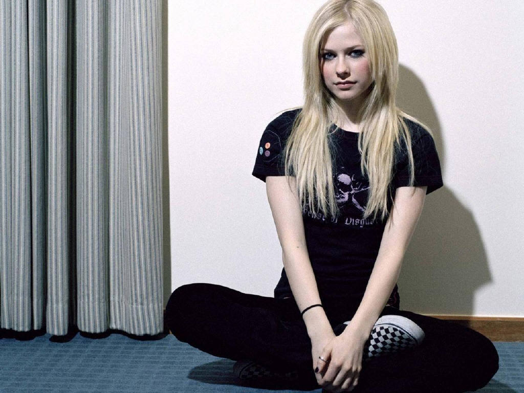 Avril Lavigne leaked wallpapers