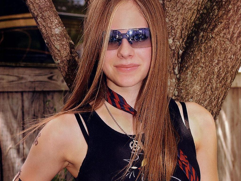 Avril Lavigne leaked wallpapers