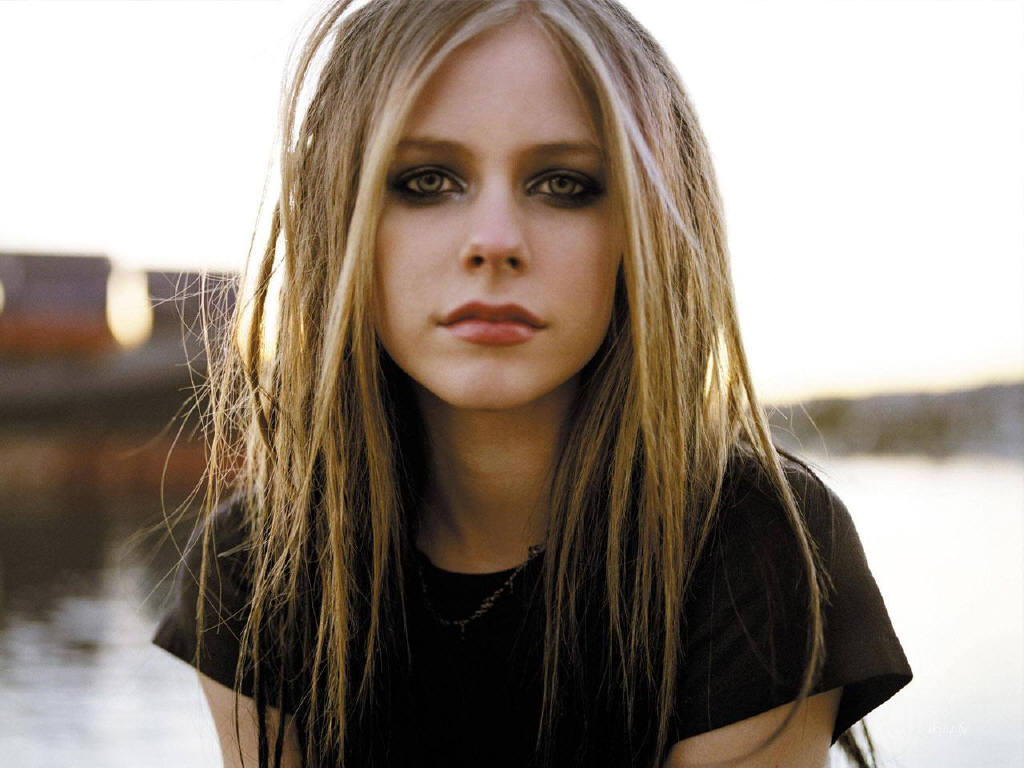 Avril Lavigne leaked wallpapers