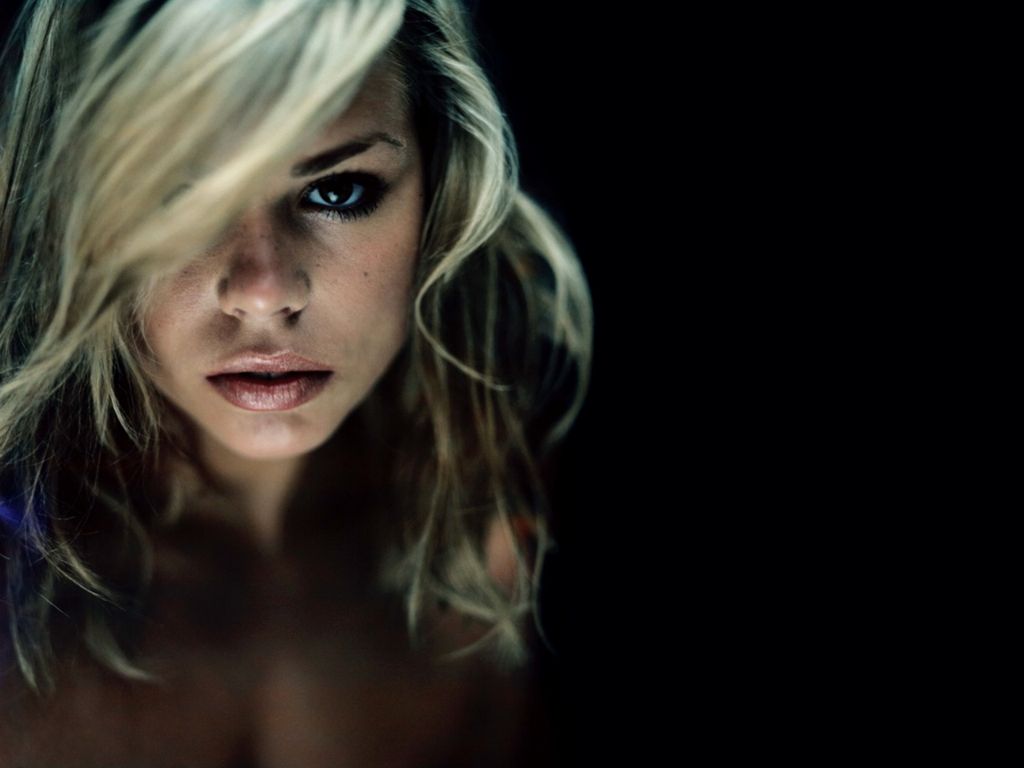 Billie Piper leaked wallpapers