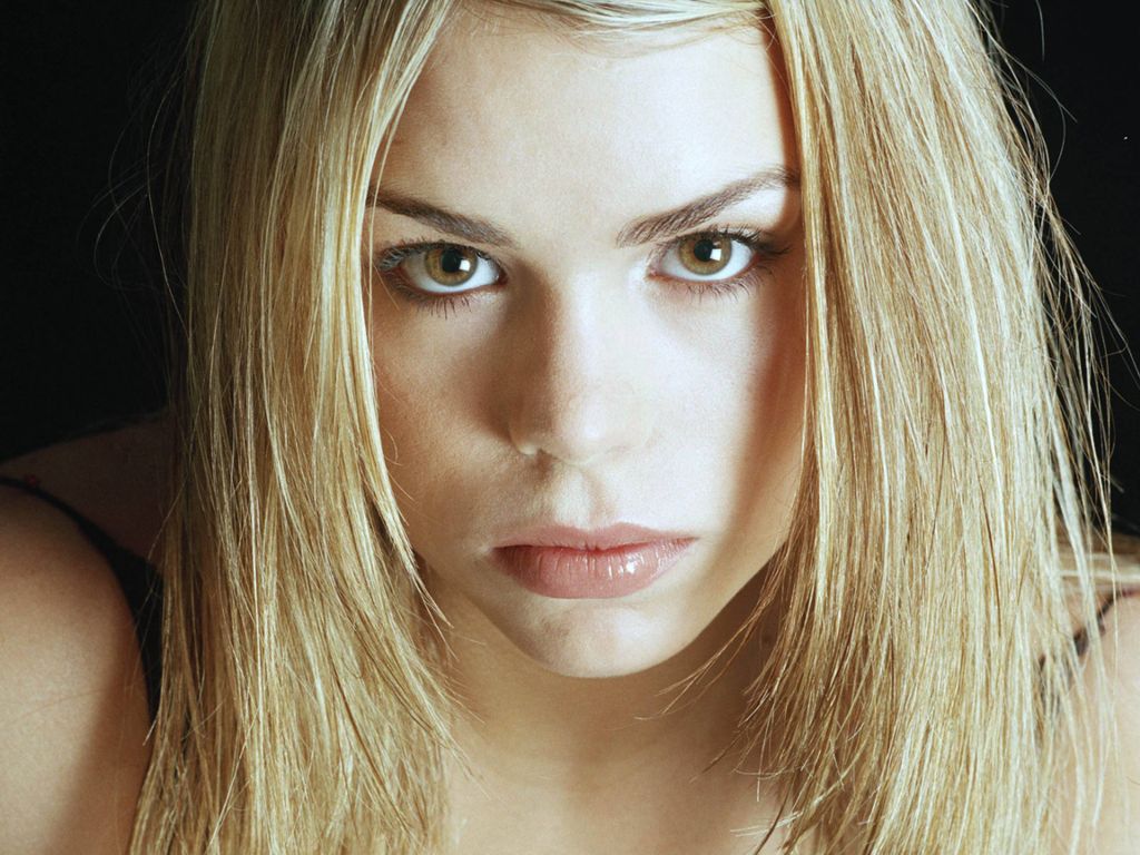 Billie Piper leaked wallpapers