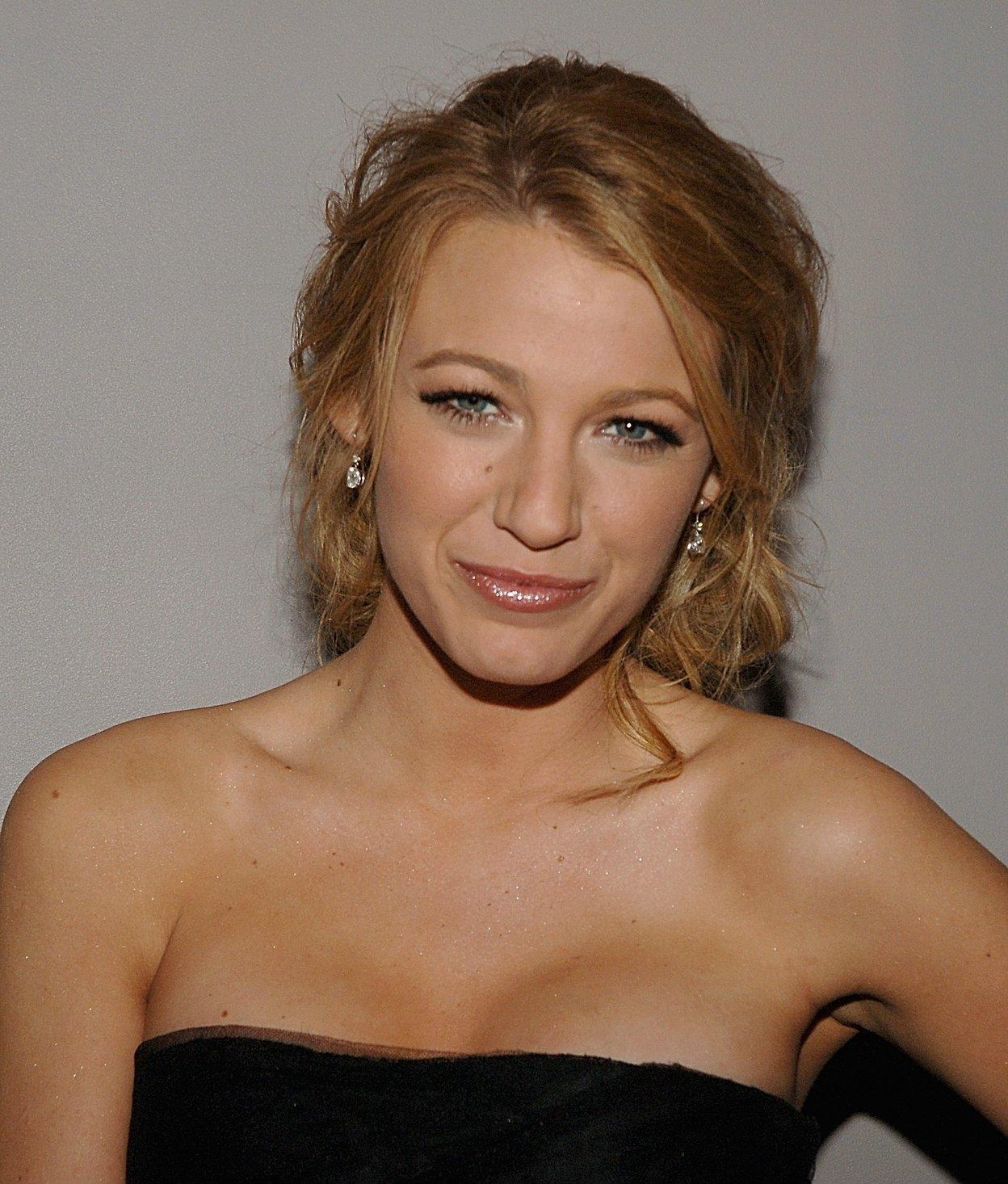 Blake Lively leaked wallpapers