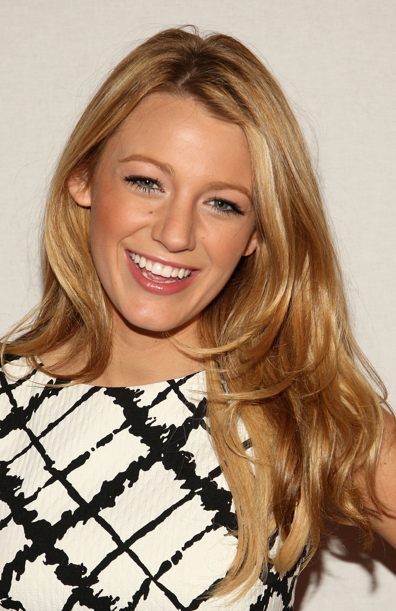 Blake Lively leaked wallpapers