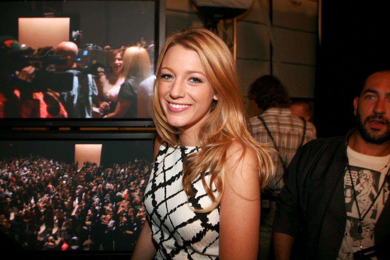 Blake Lively leaked wallpapers