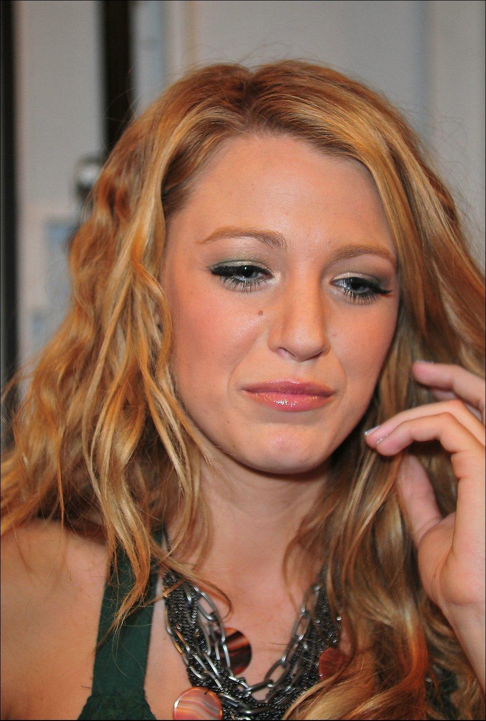 Blake Lively leaked wallpapers