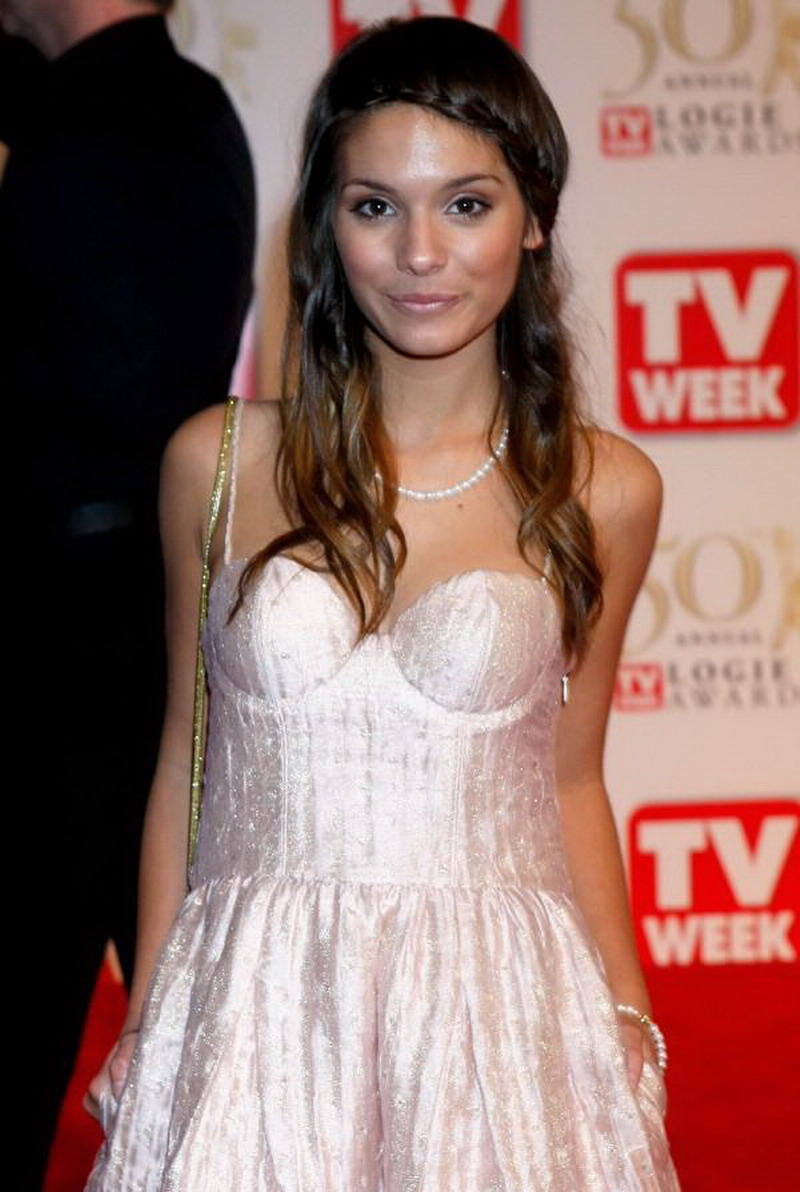 Caitlin Stasey leaked wallpapers