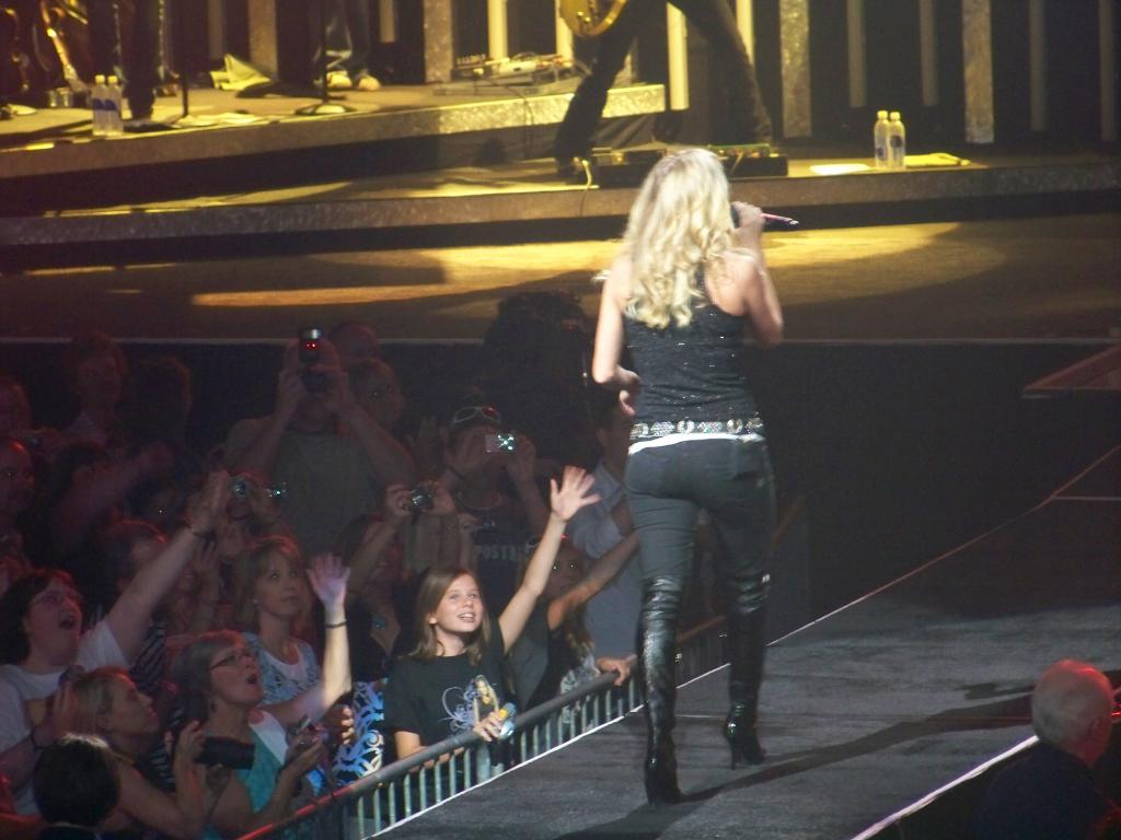 Carrie Underwood leaked wallpapers
