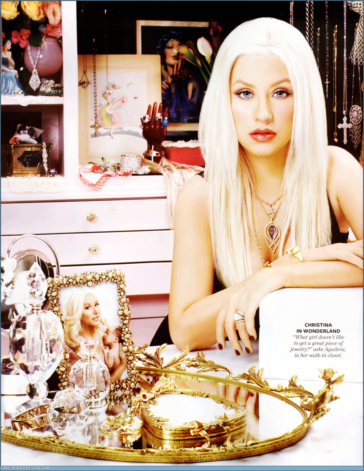 Christina Aguilera leaked wallpapers