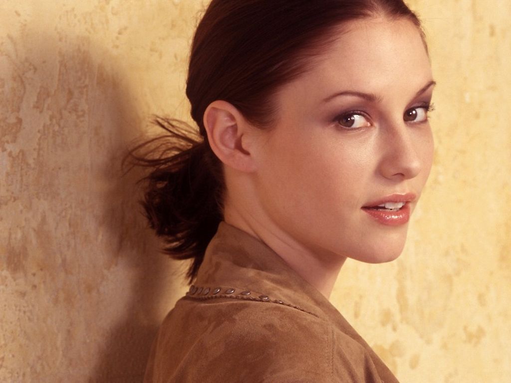 Chyler Leigh leaked wallpapers