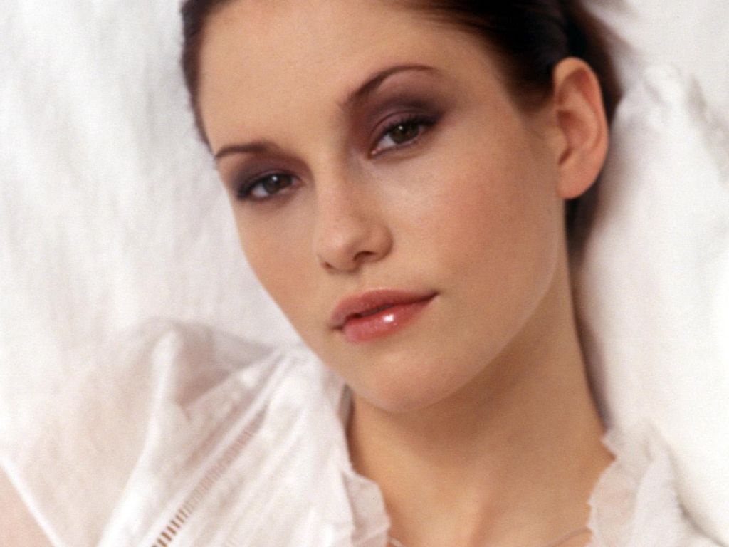 Chyler Leigh leaked wallpapers