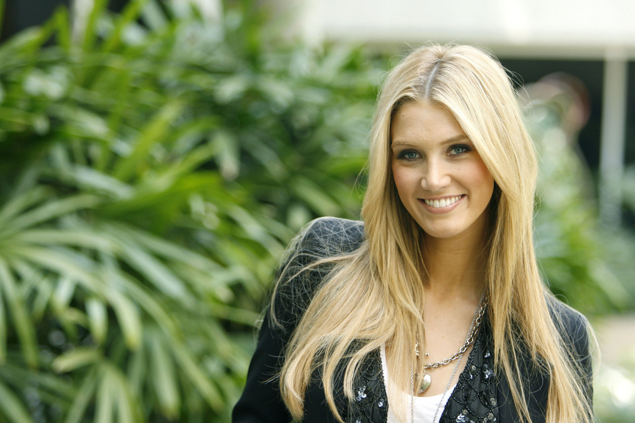 Delta Goodrem leaked wallpapers