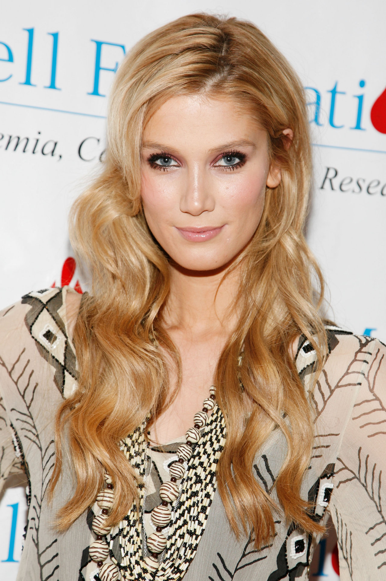 Delta Goodrem leaked wallpapers