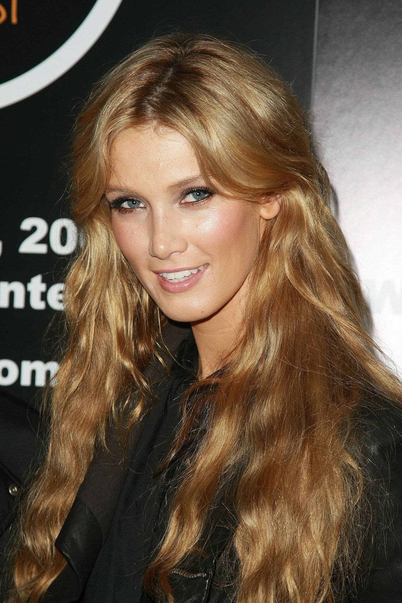 Delta Goodrem leaked wallpapers