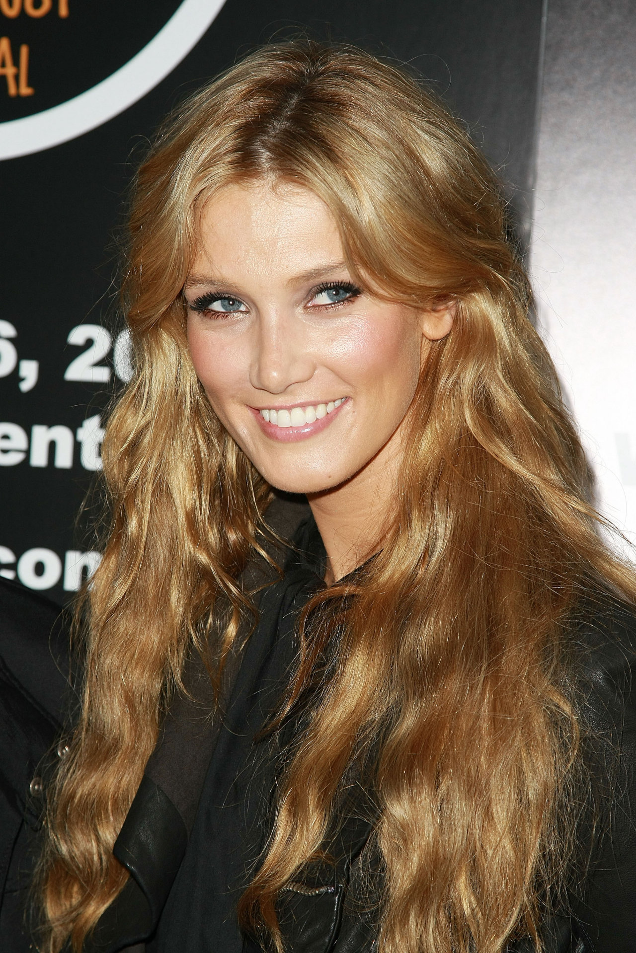 Delta Goodrem leaked wallpapers