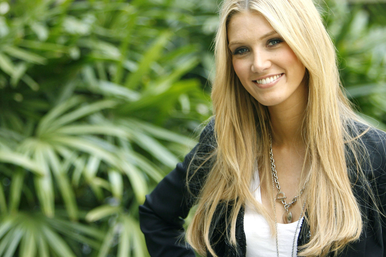 Delta Goodrem leaked wallpapers