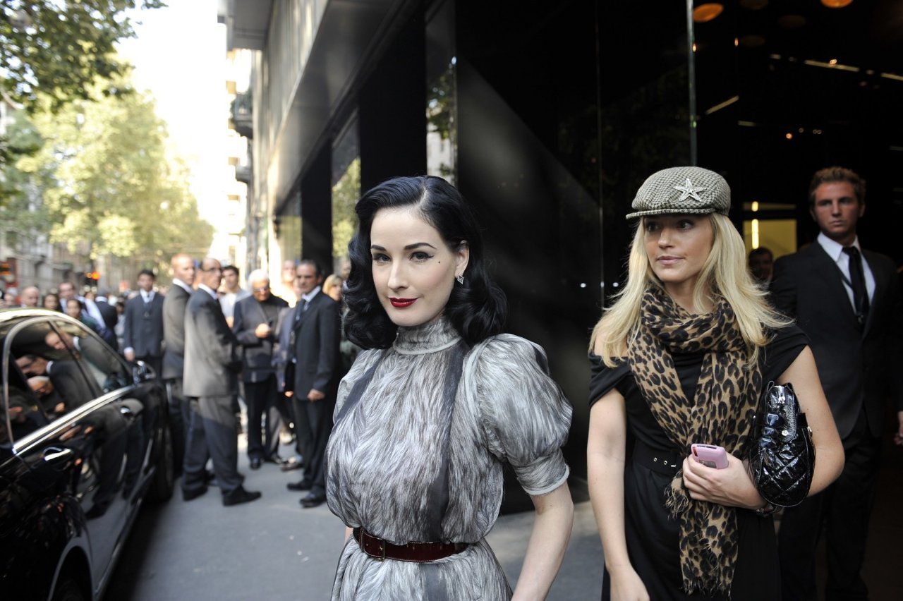 Dita von Teese leaked wallpapers