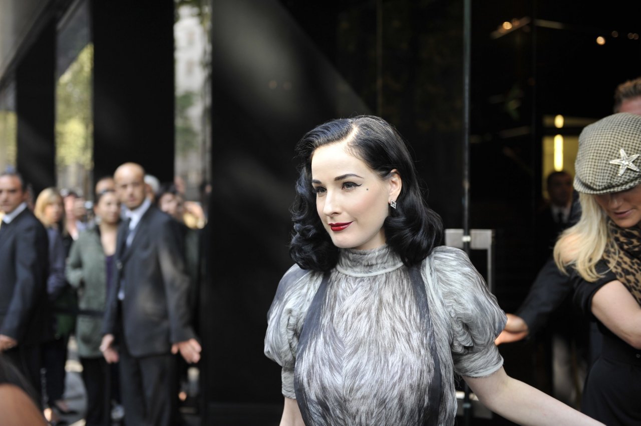 Dita von Teese leaked wallpapers