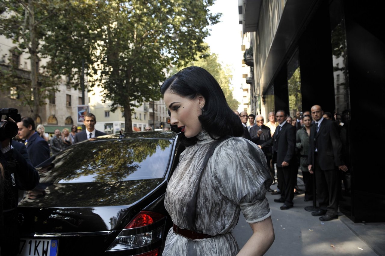 Dita von Teese leaked wallpapers