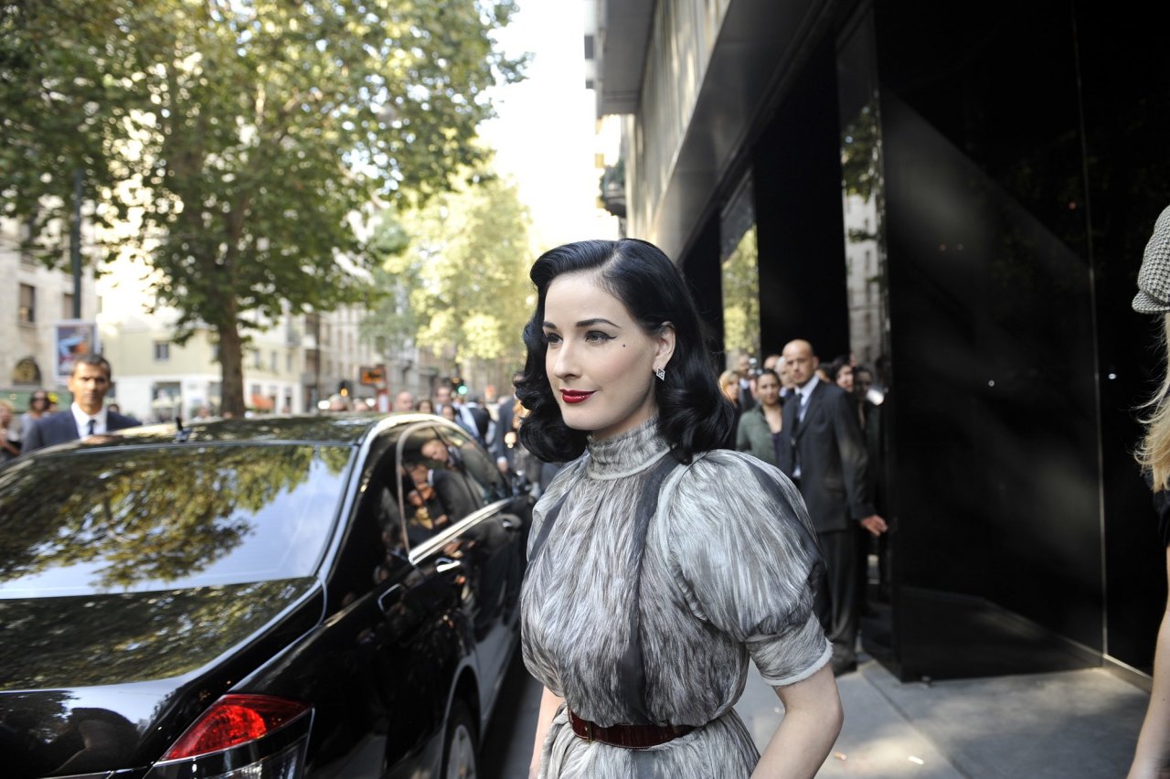 Dita von Teese leaked wallpapers