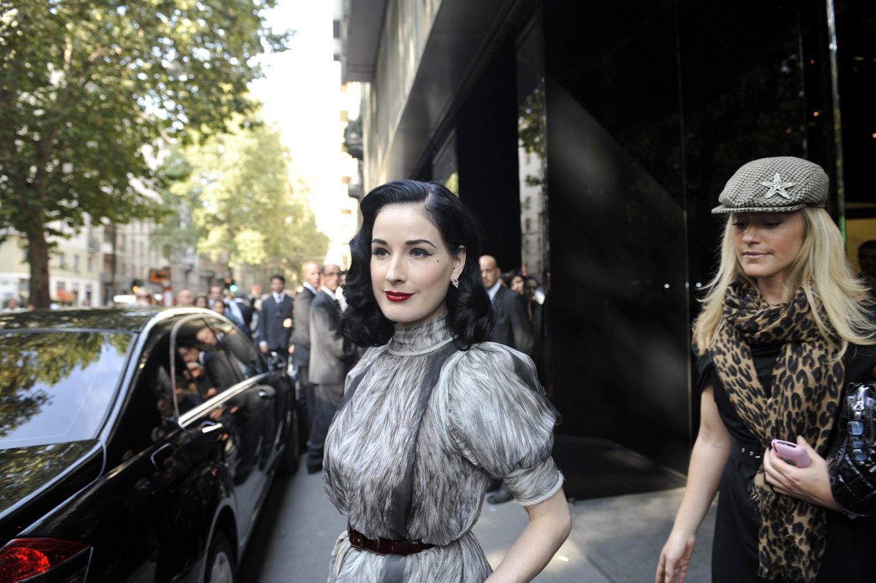 Dita von Teese leaked wallpapers