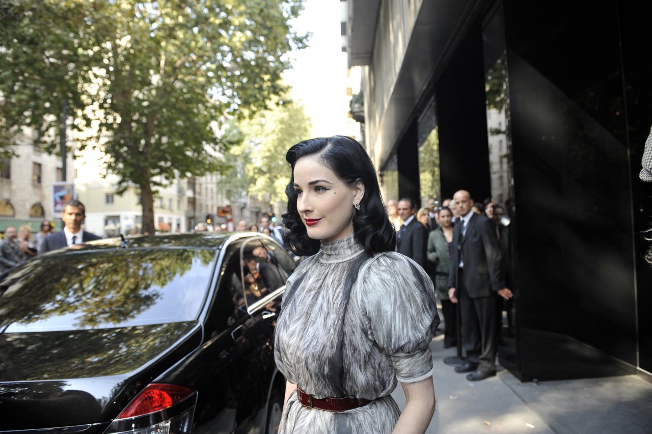 Dita von Teese leaked wallpapers