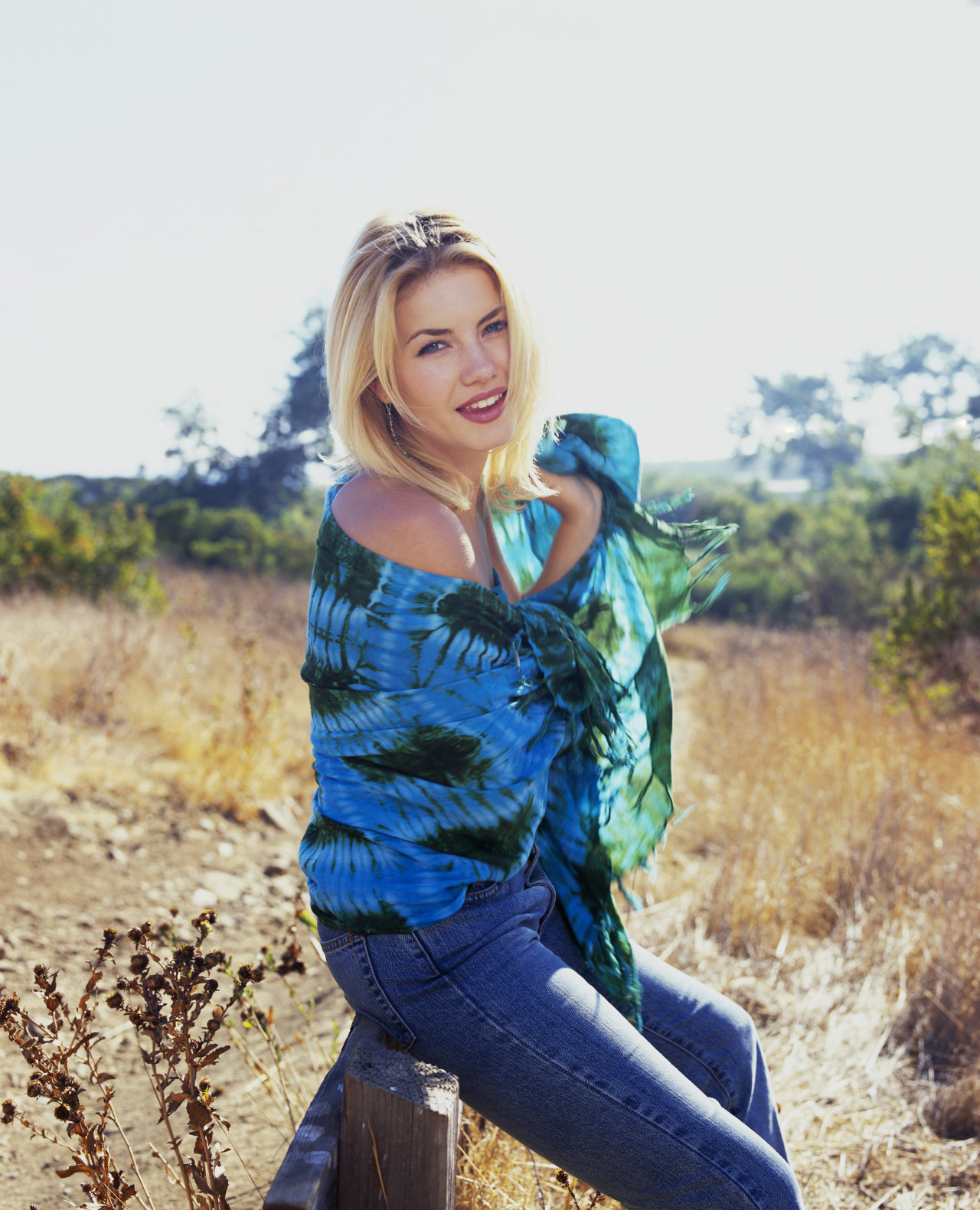 Elisha Cuthbert leaked wallpapers