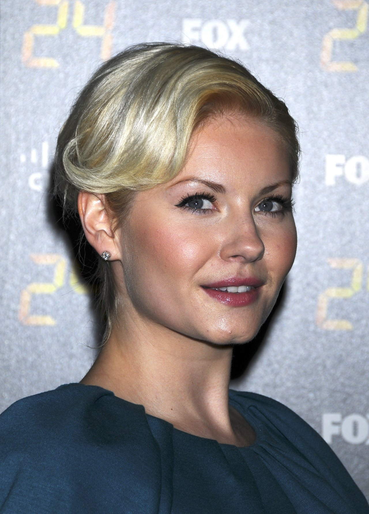 Elisha Cuthbert leaked wallpapers