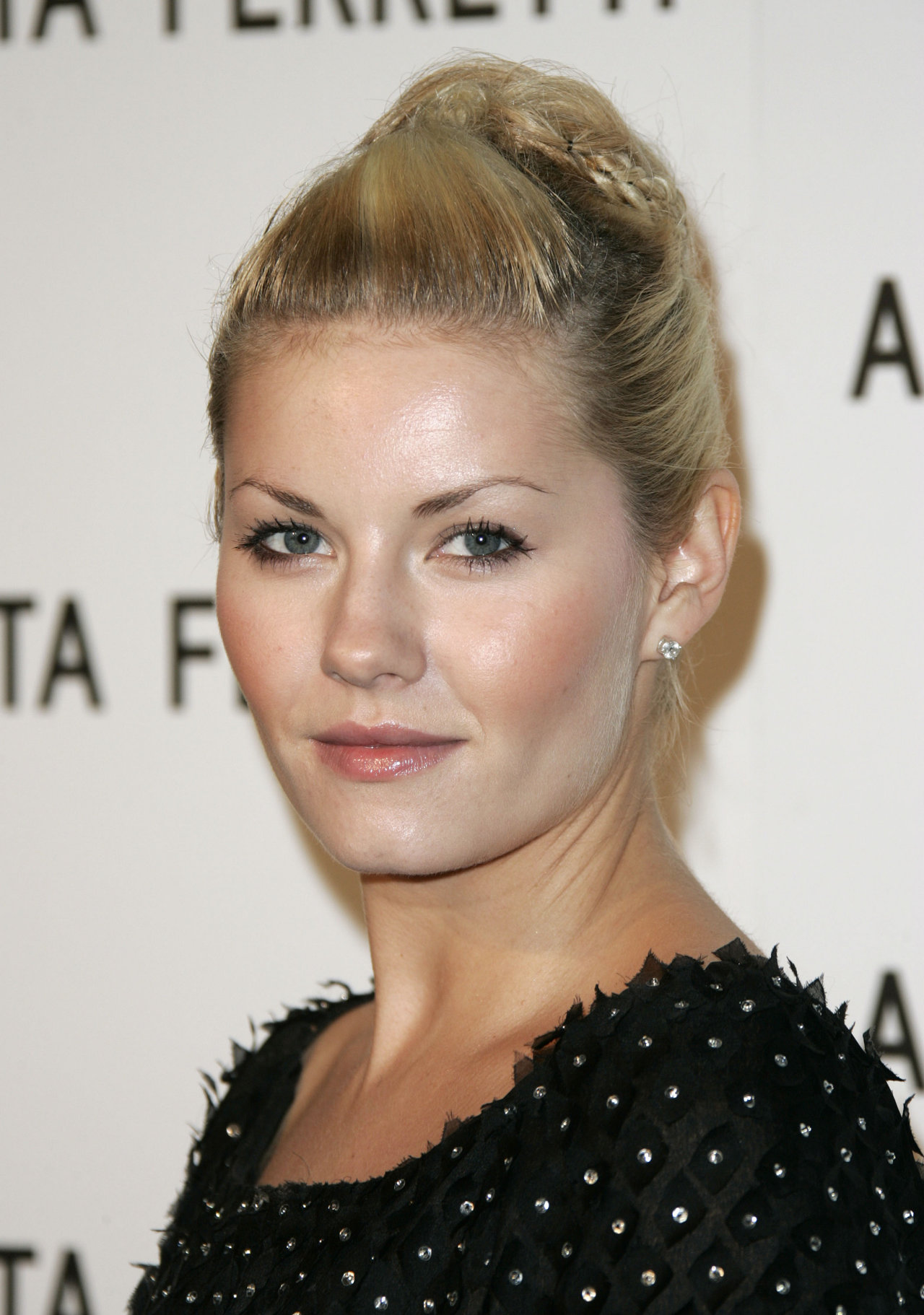 Elisha Cuthbert leaked wallpapers