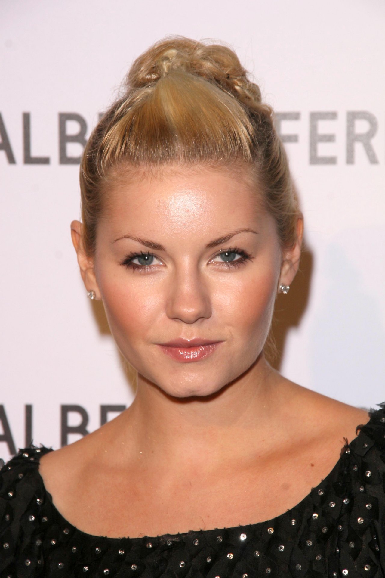 Elisha Cuthbert leaked wallpapers