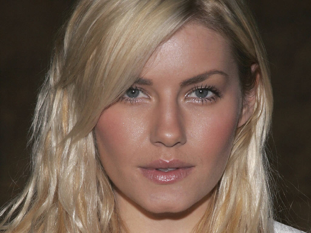 Elisha Cuthbert leaked wallpapers