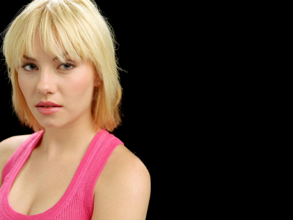 Elisha Cuthbert leaked wallpapers