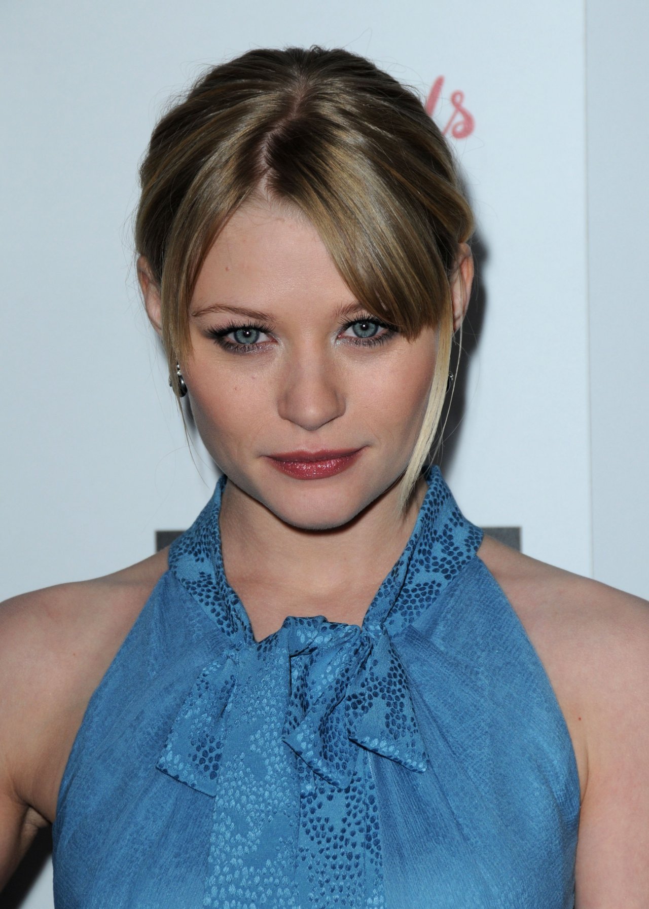 Emilie de Ravin leaked wallpapers