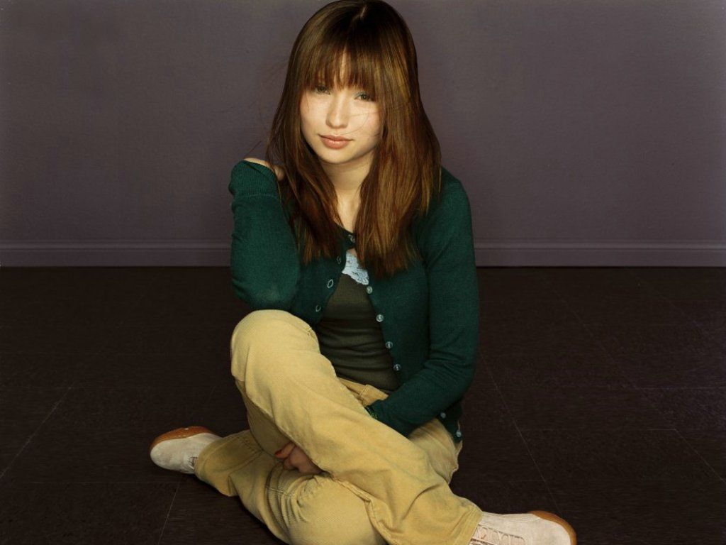Emily Browning leaked wallpapers