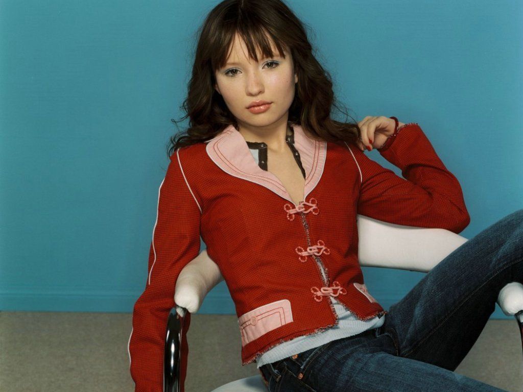 Emily Browning leaked wallpapers