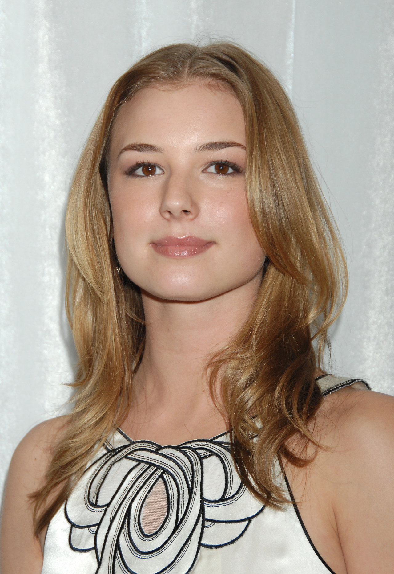 Emily VanCamp leaked wallpapers